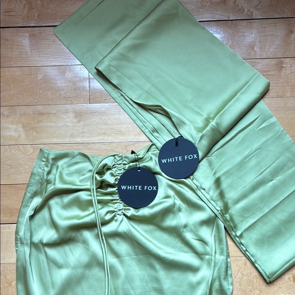 White Fox Boutique Matcha Green Silk Set - Picture 2 of 3
